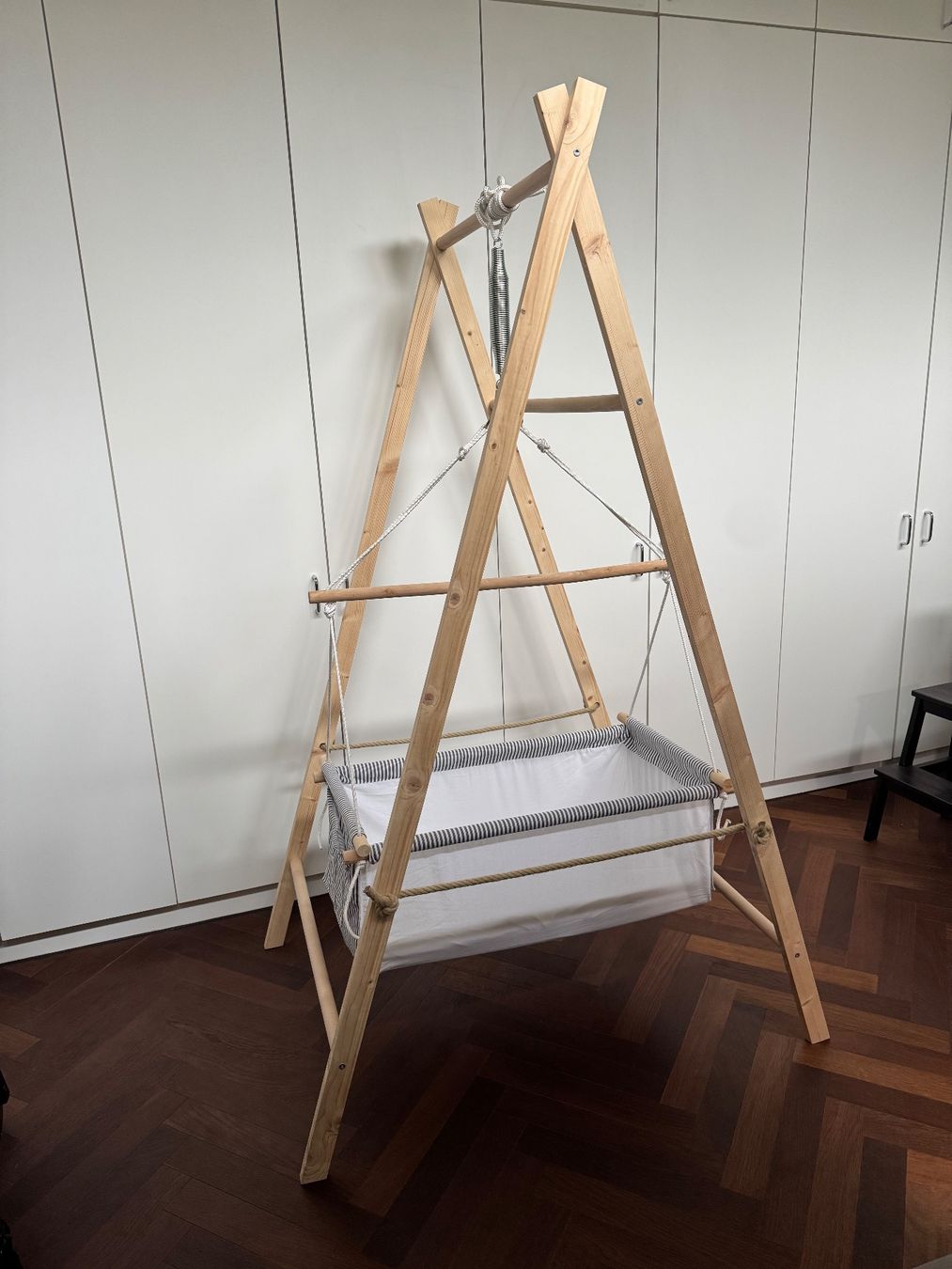 Poltrone pensili da giardino: Federwiege mit Holzgestell – Usato da Bürglen UR venduto da PowderPilgrim 2