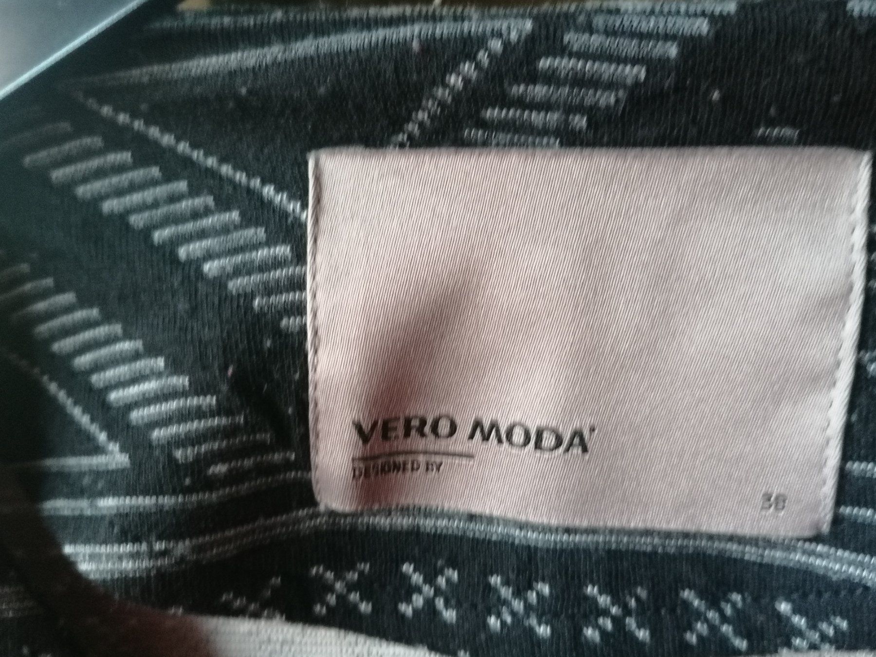 Vero Moda Giacche: VERO MODA Jäcklein gr 38 grau – Usato da Bedigliora venduto da Dolcezza0 1