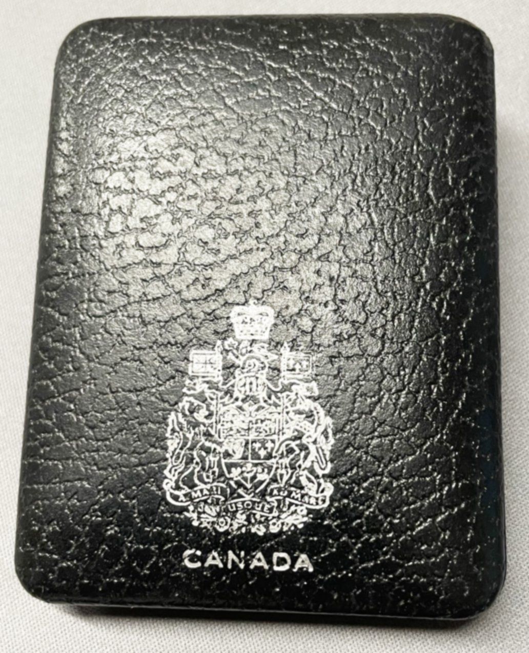 Toutes les monnaies: CANADA / DOLLAR / WINNIPEG 1974 – Neuf avec emballage d'origine à Martigny par Numis-World 3