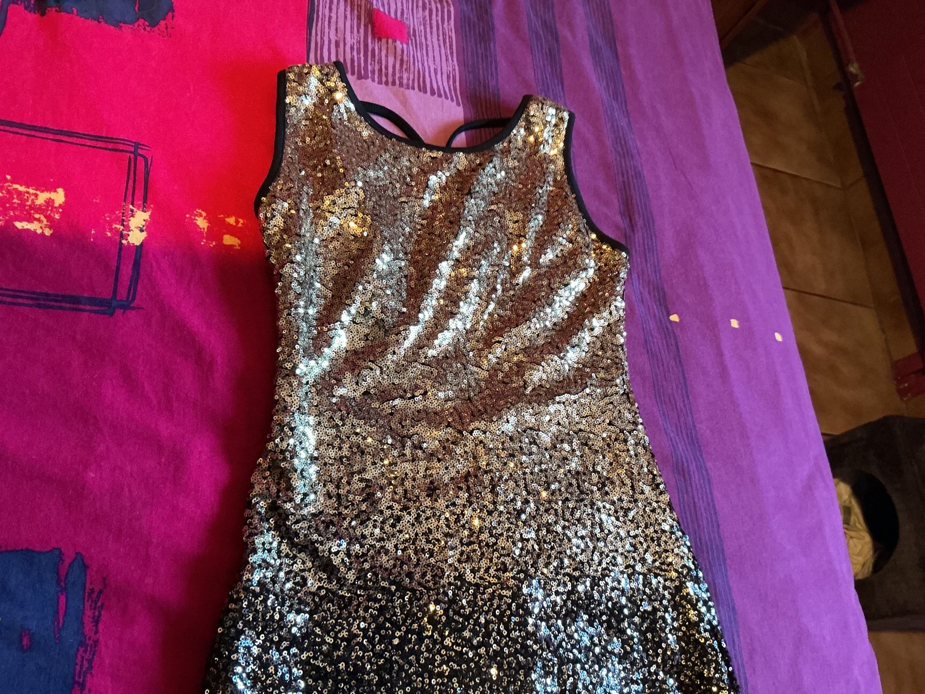 Vestiti: ROBE à Sequins - Taille S (petit M) – Usato da Le Lignon venduto da Gwen77 1