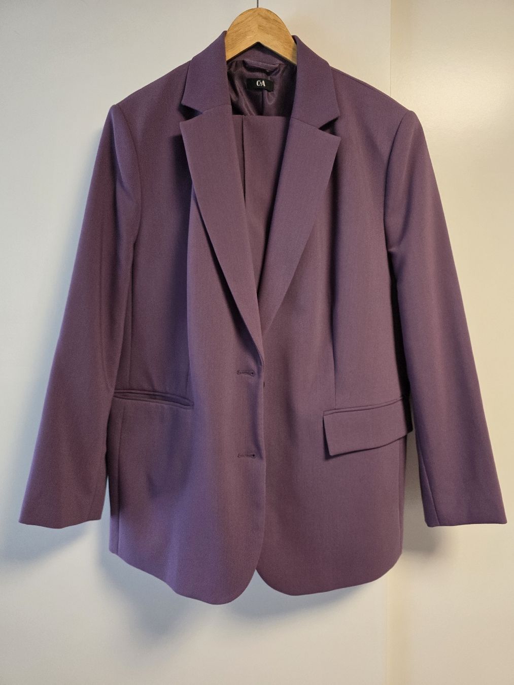 C&A Completi & Tailleur: Purple C&A Suit Blazer & Trousers Set - Spring Style – Nuovo (secondo la descrizione) da Volketswil venduto da mic_27b5