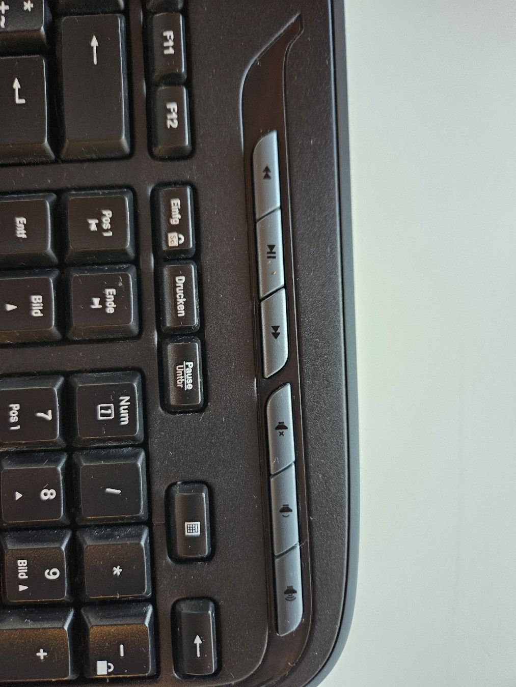 Logitech Tastiere: logitech wireless keyboard K330 – Usato da Zürich venduto da Giuseppe77 2