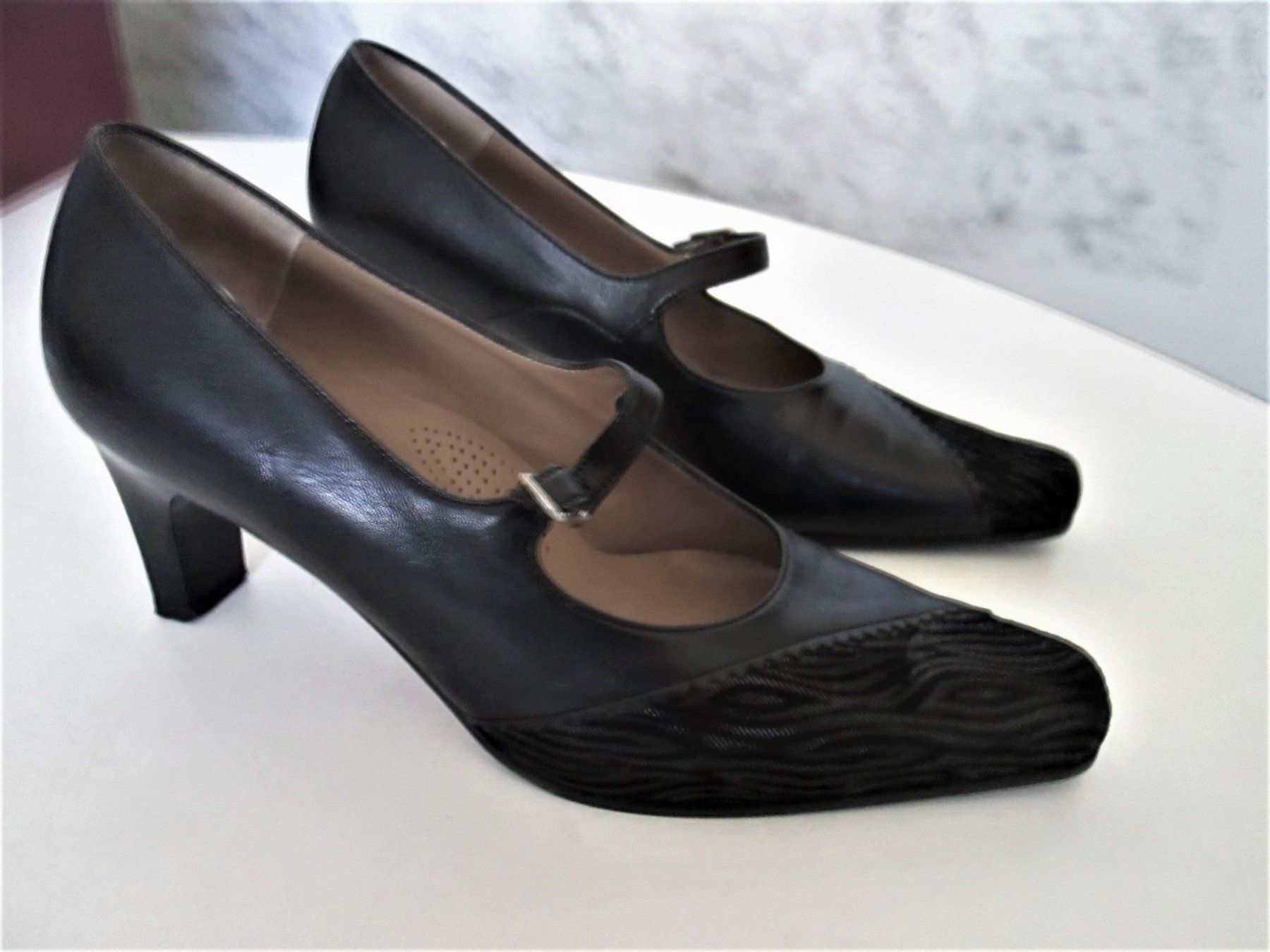 Scarpe da donna: Schuhe, Nuova Varese nummer 37,5 – Usato da Sementina venduto da babucia