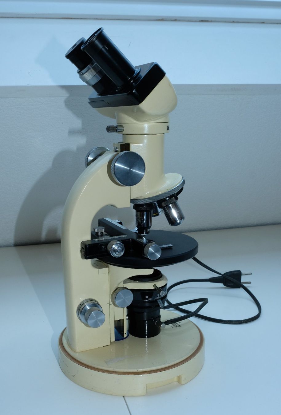 Wild Microscopi: Wild Herrbrugg M11 Mikroskop Binokular – Usato da Zürich venduto da Tenos