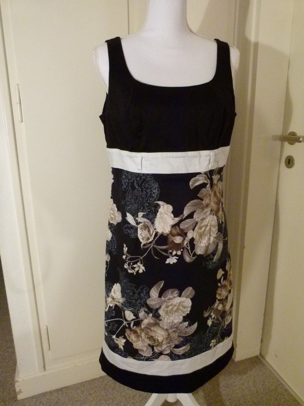Costumi: Damen- Costume Edas, dunkelblau – Usato da Winterthur venduto da carrera924s 4