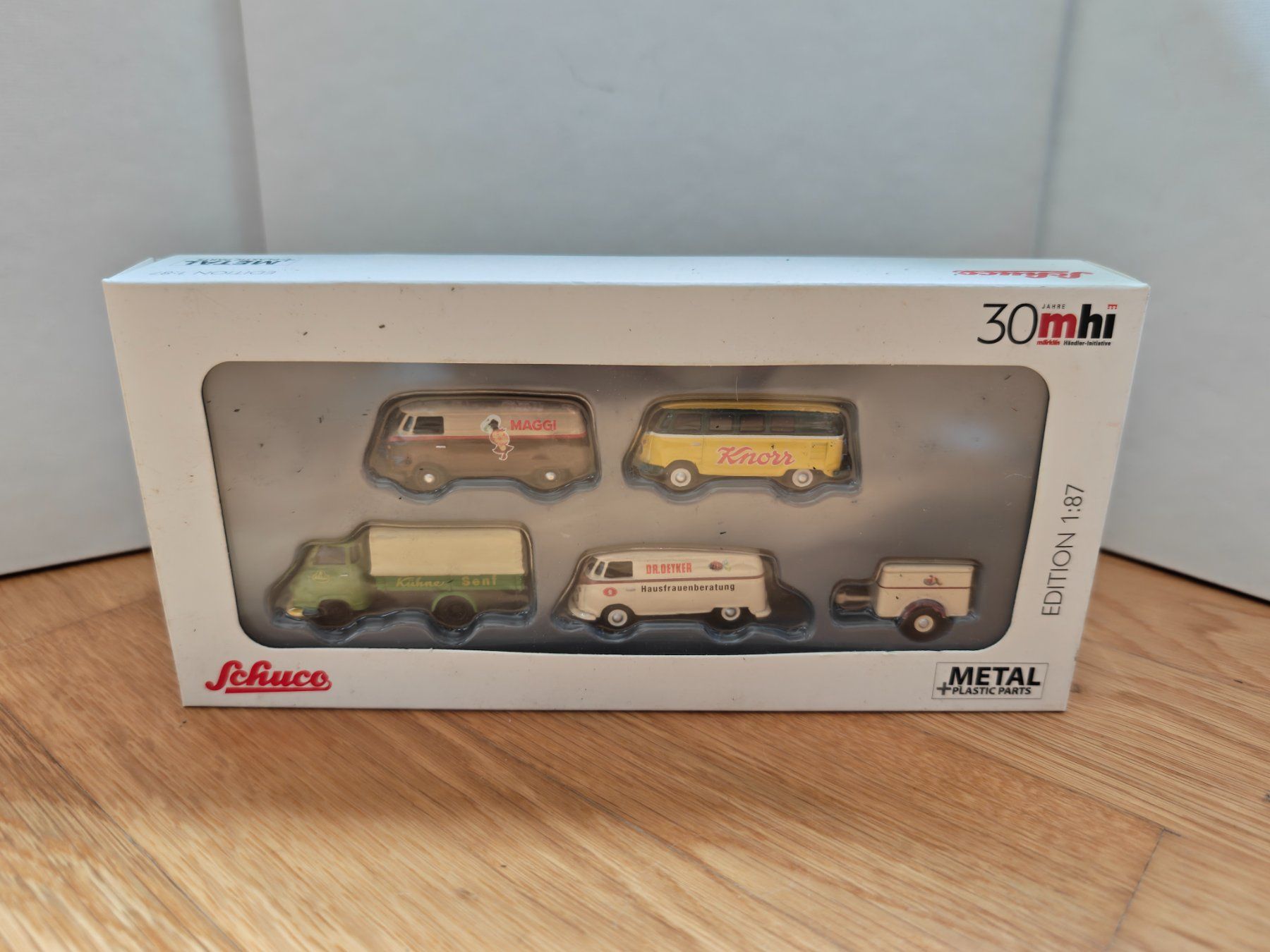 Schuco Modellini d'auto: Schuco Set "Starke Marken" VW Bus und andere – Nuovo e nell'imballaggio originale da Bern venduto da JGBahn