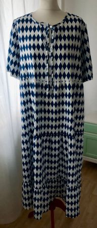 Wie neu: blau-weisses Maxi-Kleid XXL Kunstfaser Sommerkleid