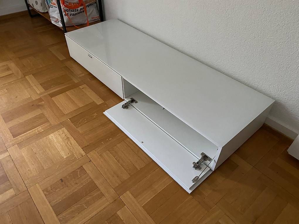 Mobili TV: Meuble TV blanc – Usato da Pully venduto da evdim 1