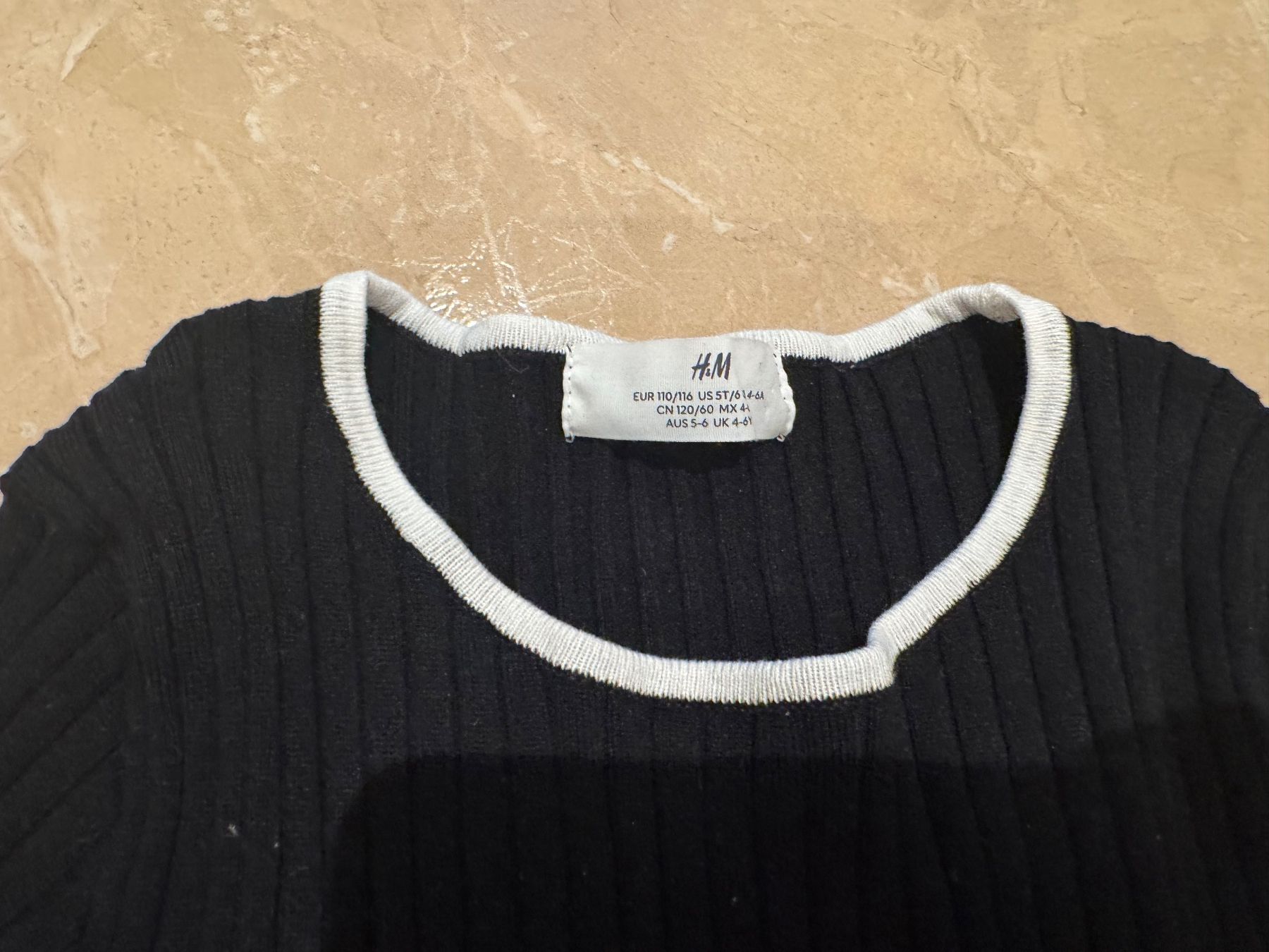 H&M Kleider & Röcke: H&M NWT Strickkleid, 5-6J 110-116 – Gebraucht aus Klingnau von Markus14 2