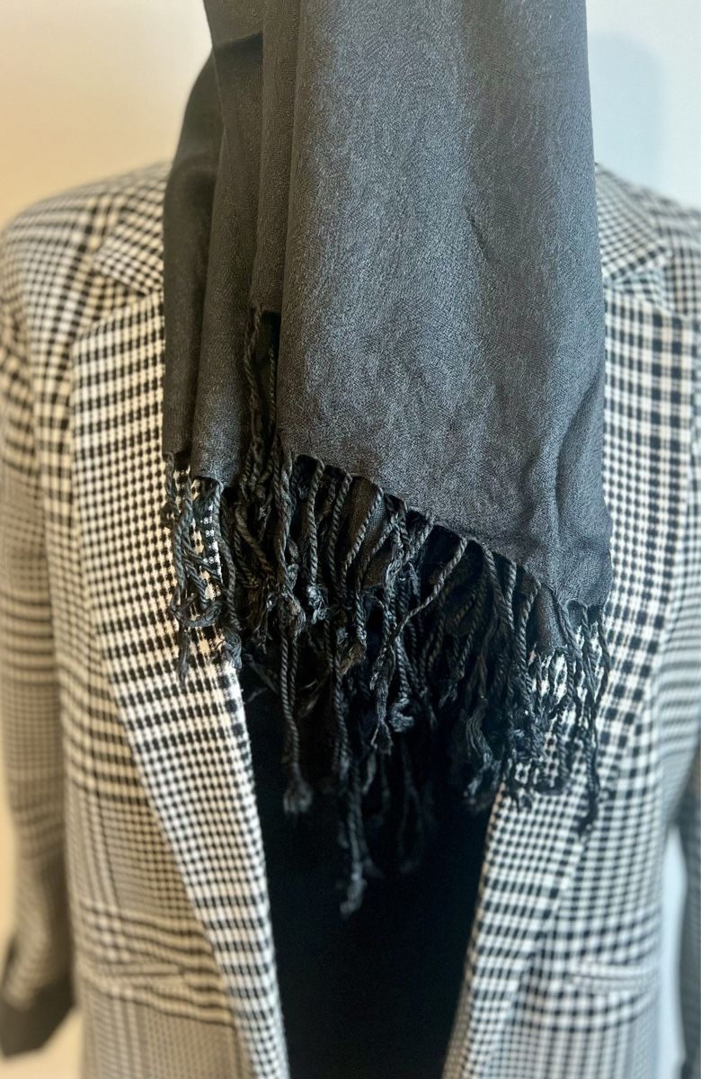 Foulards, Tücher & Schals: Étole épaisse en Viscose avec franges – Neu und originalverpackt aus Coffrane von Luxary_16 8