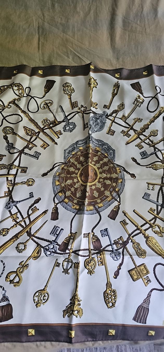Hermès Foulard & Sciarpe: Schal HERMES – Nuovo e nell'imballaggio originale da Effretikon venduto da rinuom01 5