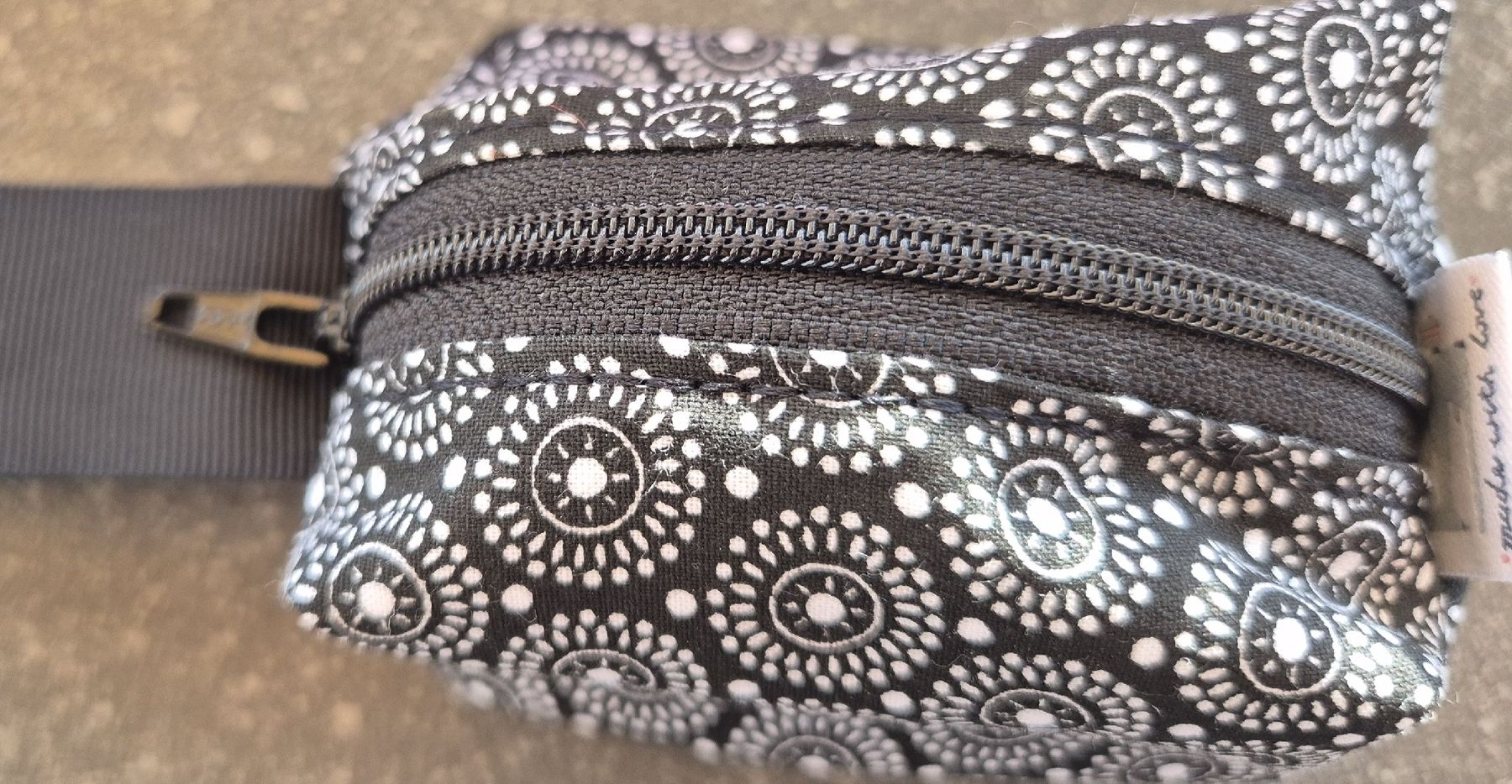 Borse: Handgemachtes Täschchen mit Mandala-Muster – Nuovo (secondo la descrizione) da Oberdiessbach venduto da pinknatti95