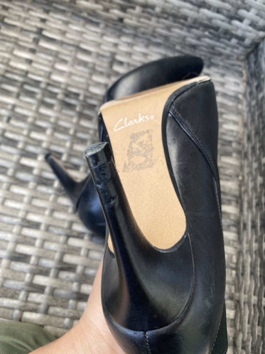 Clarks Scarpe da donna: Schwarze Clarks Leder Stiefeletten Gr. 40, elegant – Usato da Dübendorf venduto da feusiedi 3