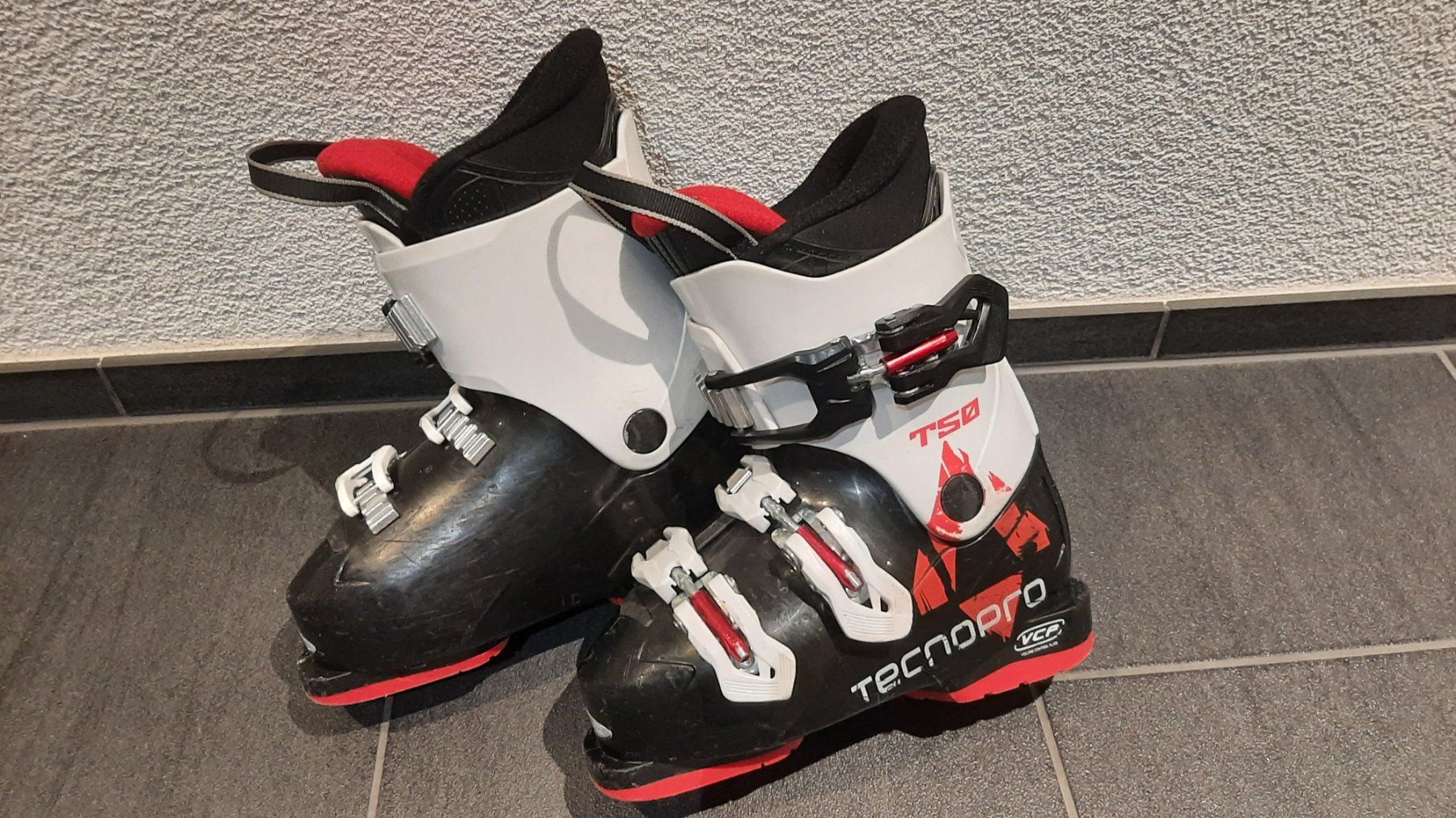 Scarpe per ragazzi: TecnoPro Skischuhe Kinder Gr.30 – Usato da Rothenthurm venduto da DS12A 1