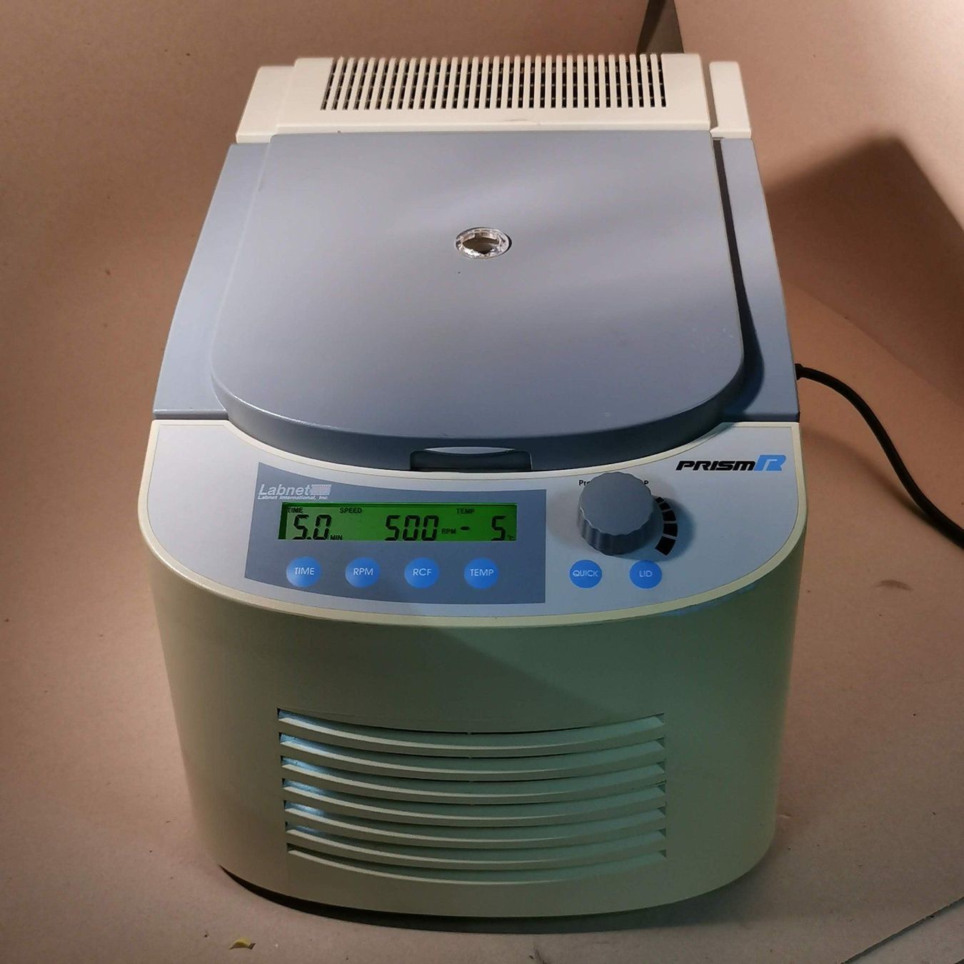 Attrezzature mediche: Refrigerated Centrifuge Labnet Prism C2500-R – Usato da Ecublens VD venduto da Netfinity