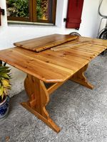 Massiver Kiefer-Tisch mit Ansteckplatte – Bauernstil