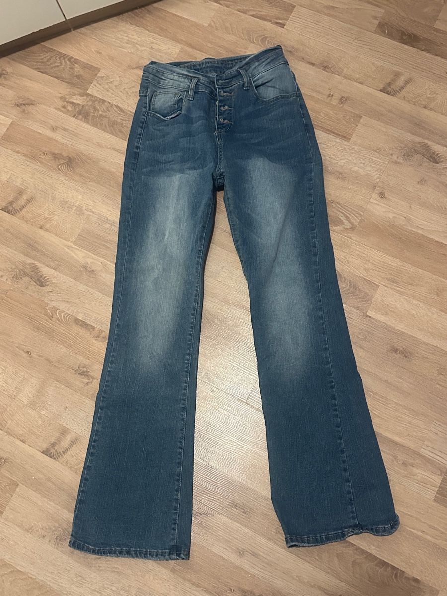 Jeans: Jeans neufs bleus bas évasés 36 – Nuovo e nell'imballaggio originale da Boussens venduto da sko_9w6t