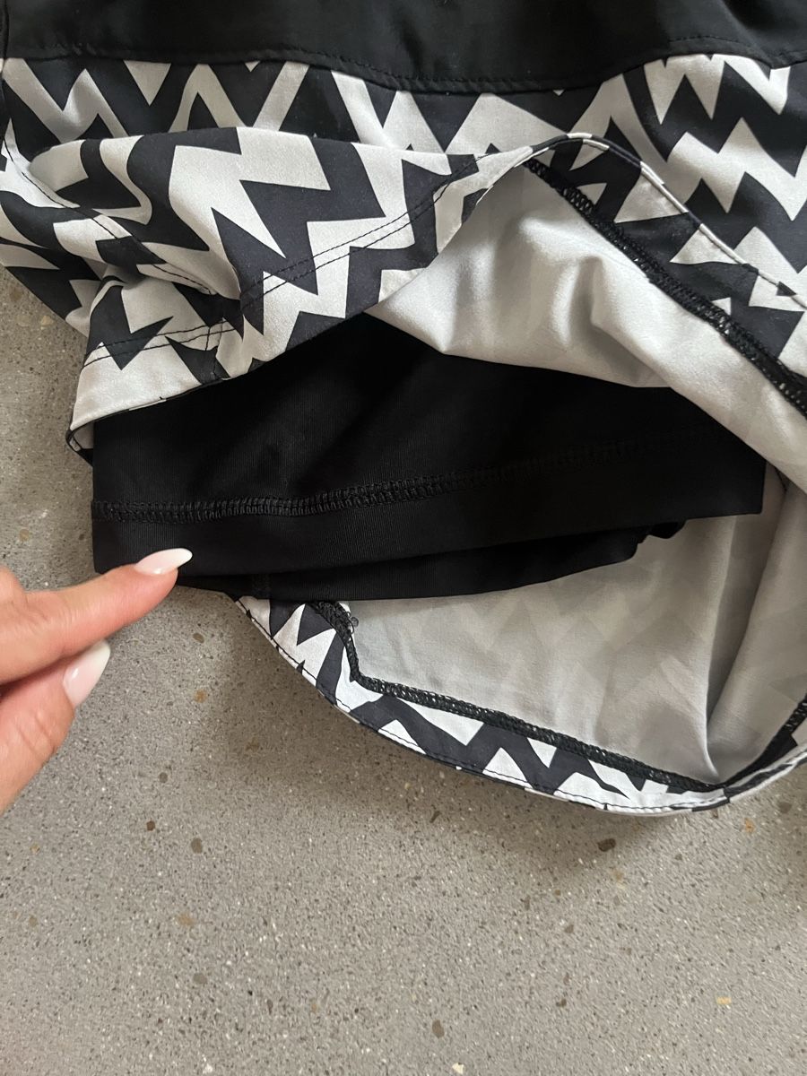Nike Pantaloni: Nike 2 in 1 shorts – Usato da Dottikon venduto da kat_jk9m 2