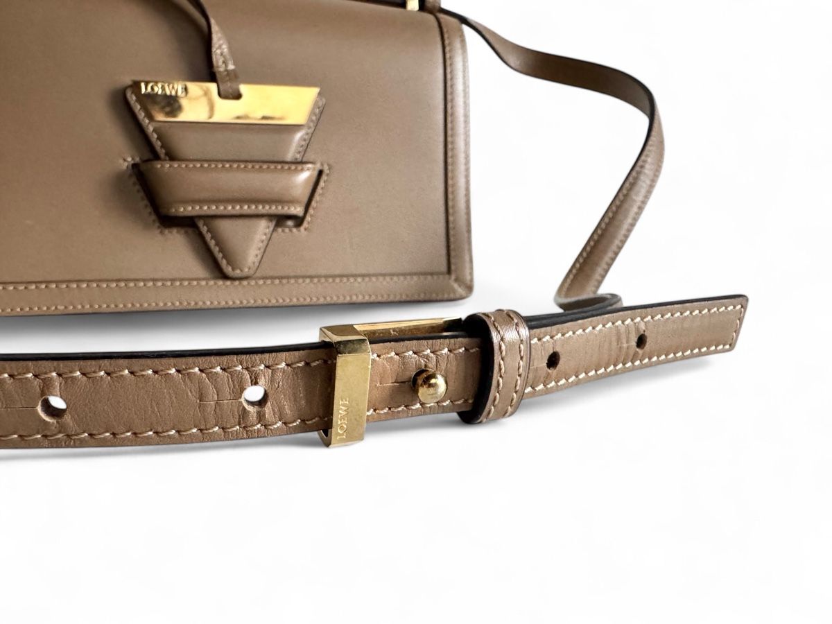 Loewe Taschen für Damen: LOEWE  Calfskin Medium Barcelona Shoulder Bag – Gebraucht aus Kriens von hannaandkiko 5