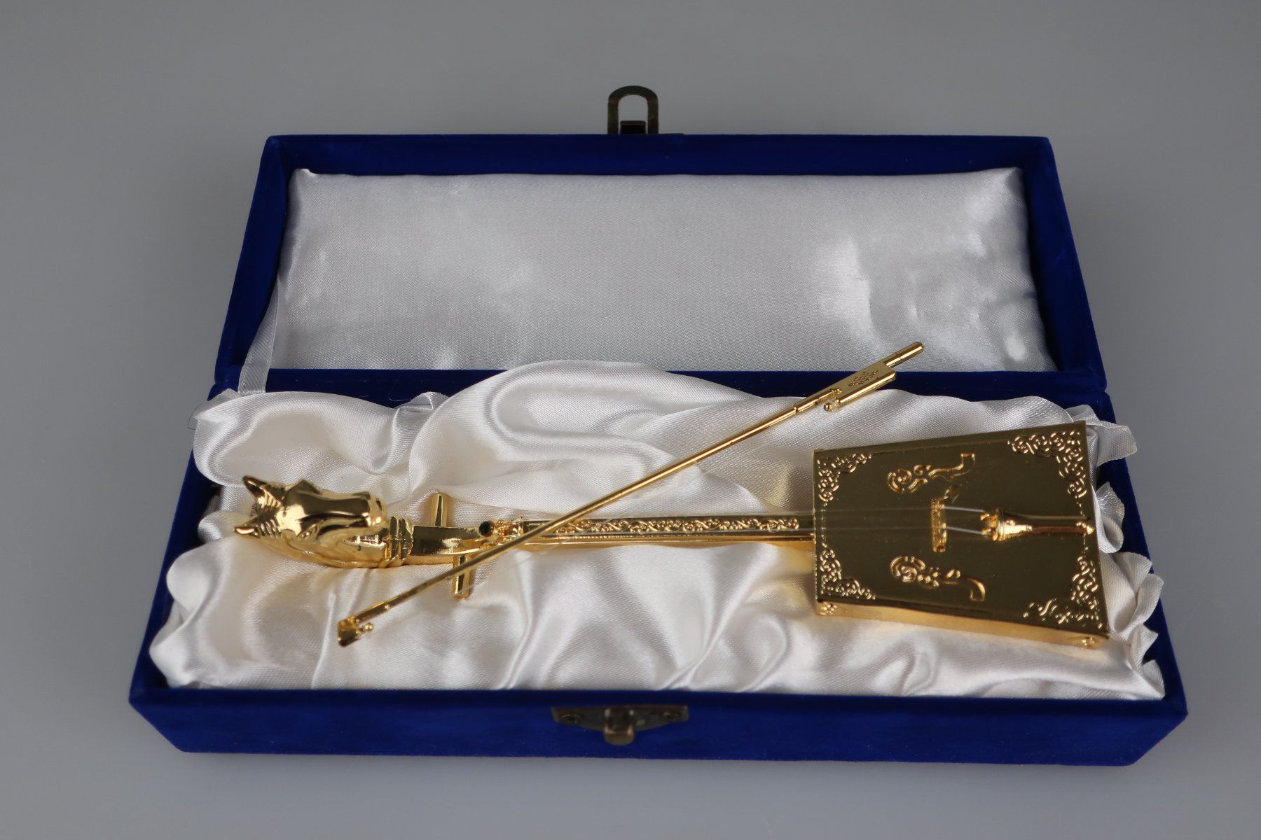 Statuette: Modell einer Morin Khuur Pferdekopfgeige – Usato da Volketswil venduto da brockipfannenstil 1