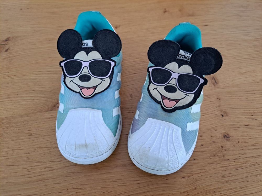 Adidas Schuhe für Jungen: Chaussures enfant Mickey de la marque Adidas – Gebraucht aus Marly von Mumu1723