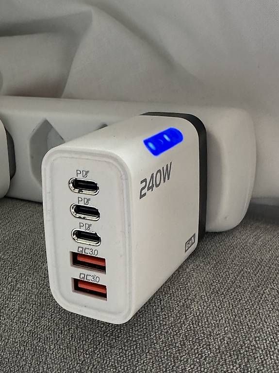 Unità & Adattatore: 240W USB-C-Ladegerät, schnelles Laden – Usato da Luzern venduto da claiudiu 1