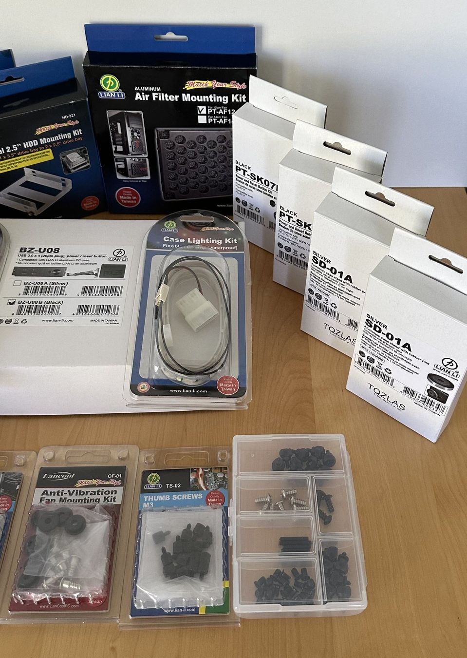 Lian Li PC: Lian Li - Diverse Zubehör-Komponenten (Computer) – Nuovo e nell'imballaggio originale da Dielsdorf venduto da Empowered 2