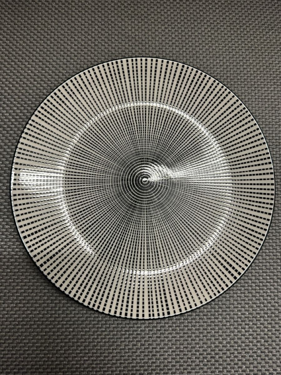 Piatti: Round Plate Black White Pattern Like New – Nuovo (secondo la descrizione) da Kloten venduto da ale_6n8x