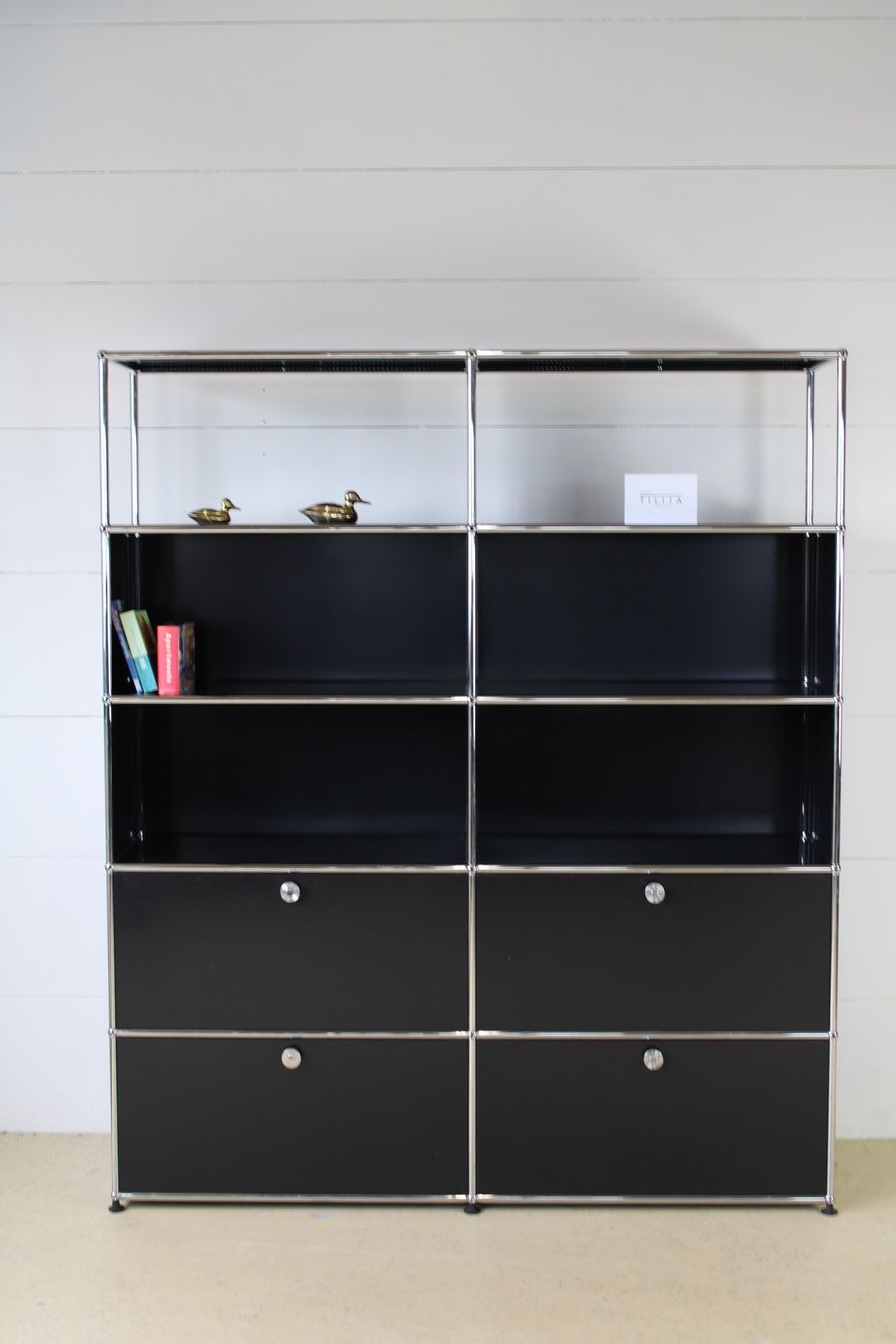 USM Cassettiere: USM Sidebaord Graphitschwarz, Lieferung & Umbau möglich – Usato da Meinisberg venduto da atelier_TILIJA