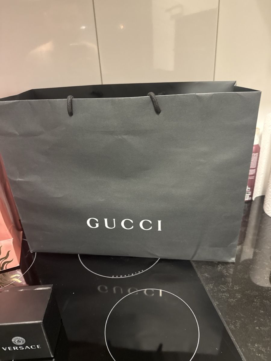 Gucci Borse: 3 Gucci Einkaufstaschen 1 versace Box Original – Nuovo (secondo la descrizione) da Grenchen venduto da Leonardo29 2