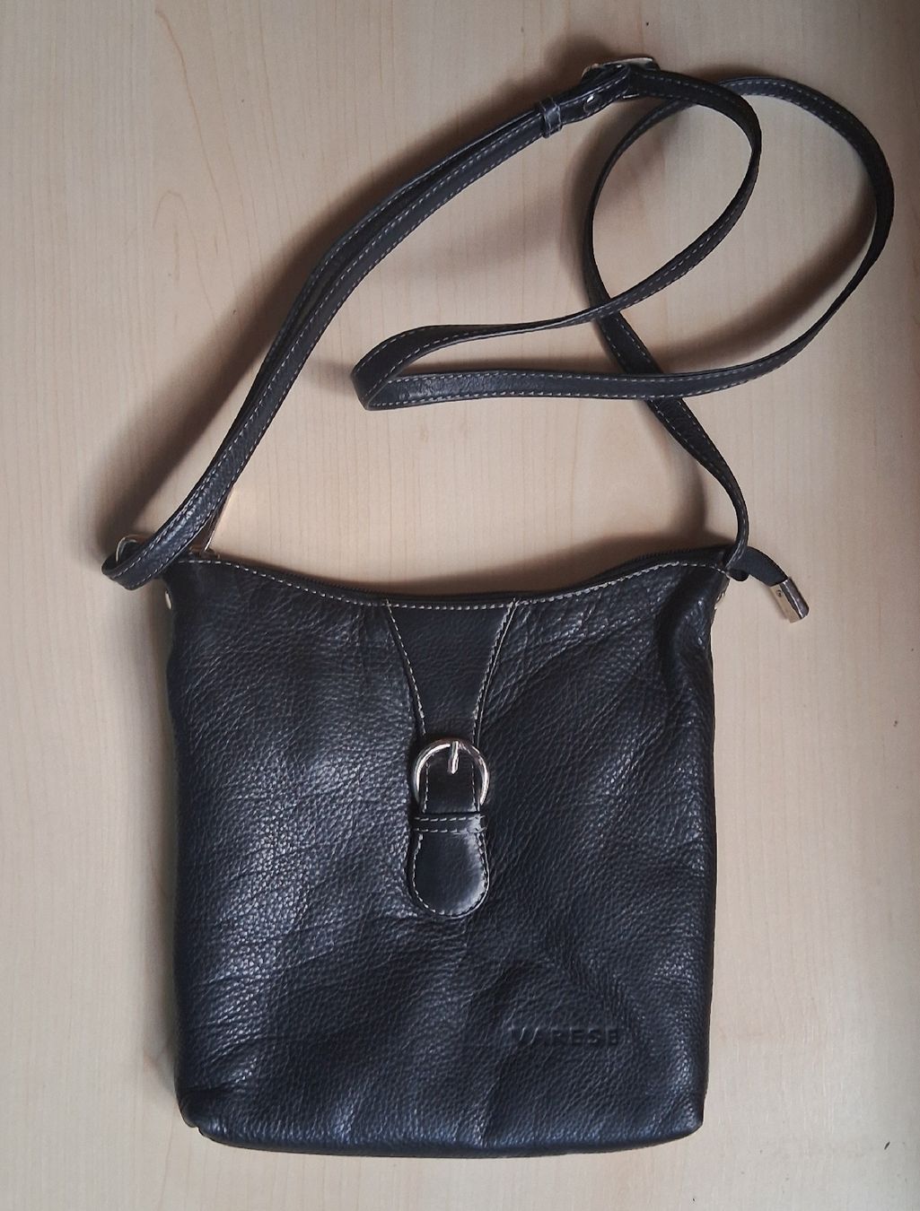 Borse da donna: Klassische schwarze Umhängetasche "Varese". – Usato da Emmetten venduto da laufbaer9 1