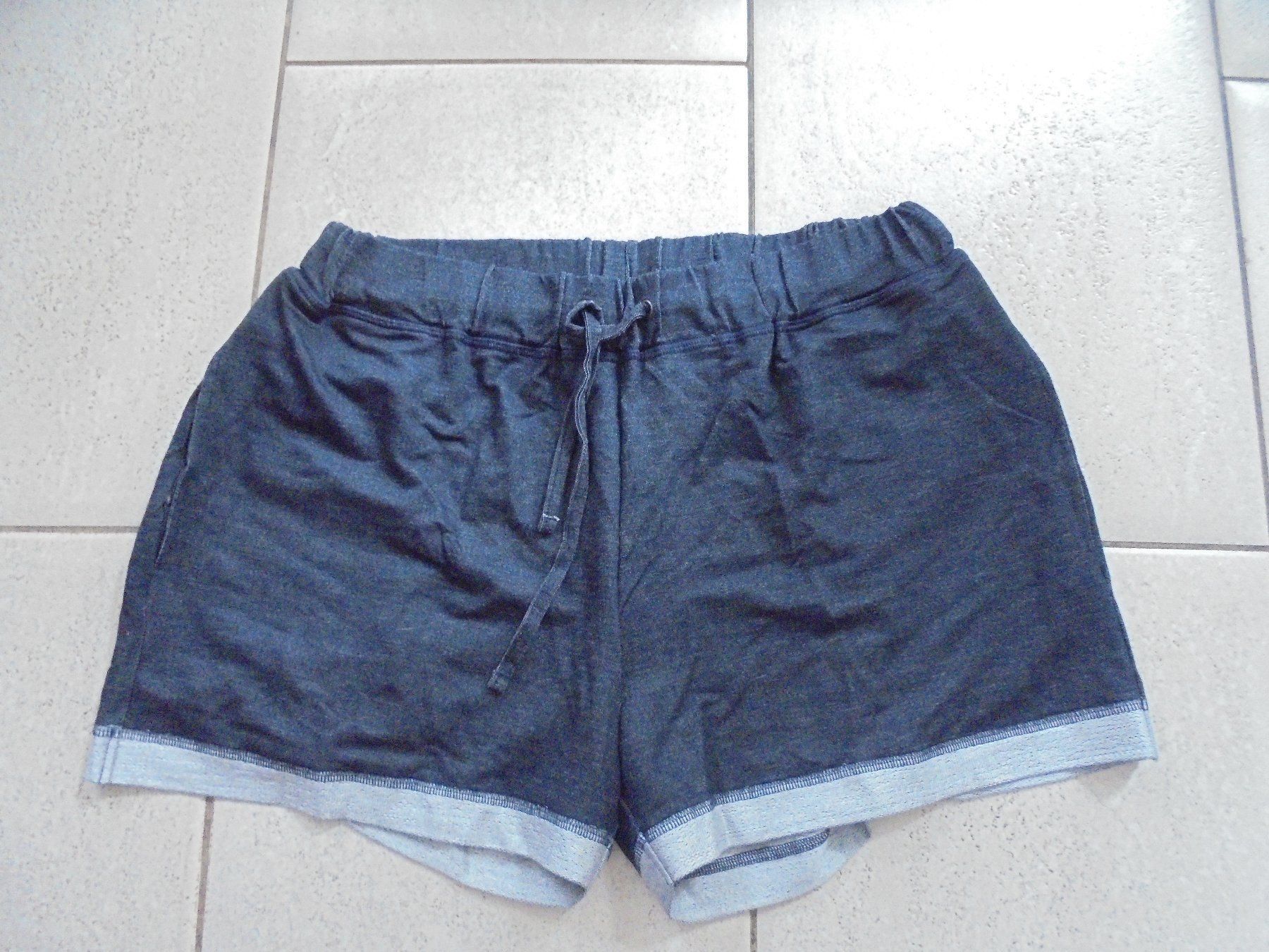 Calida Pantaloni: CALIDA SHORTS mit Seitentaschen GR.M NEU – Nuovo (secondo la descrizione) da Rotkreuz venduto da Samballi