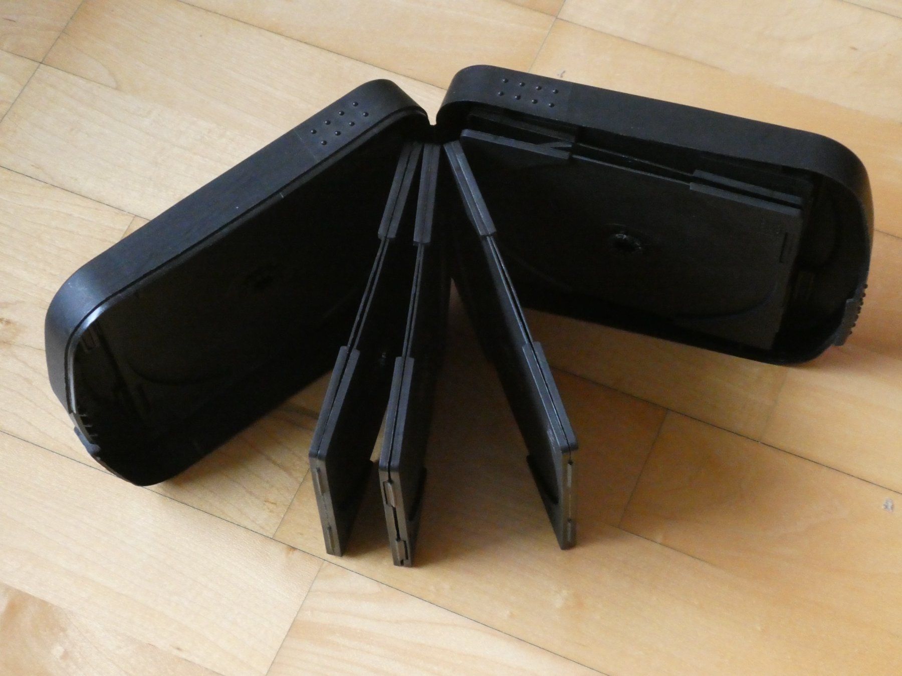 Tutti i DVDs: CD-Box zum mitnehmen von CDs/DVDs/Blu-rays – Nuovo (secondo la descrizione) da Muntelier venduto da Rwc 1