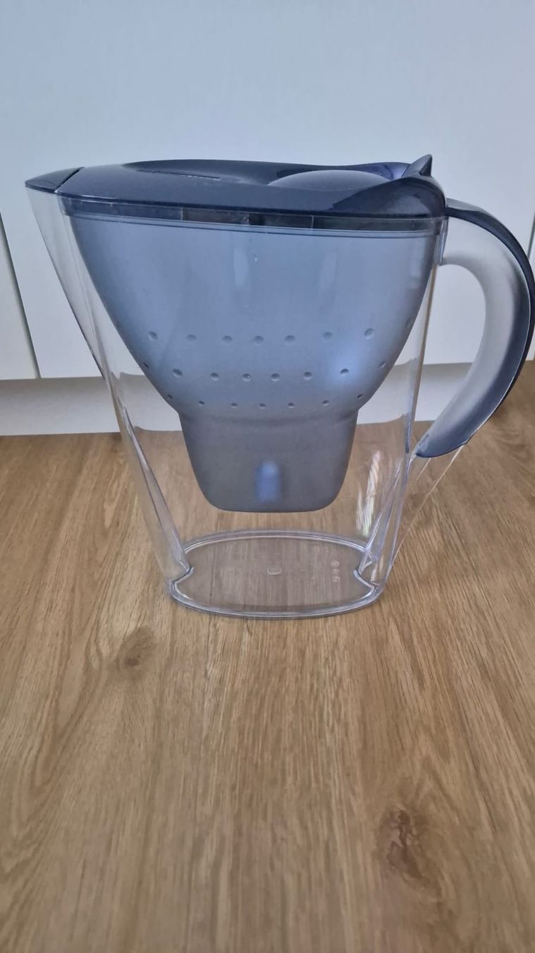 Sanitari: Brita Wasserfilterkrug blau mit 2 Stk. Maxtra Kartuschen – Usato da Edlibach venduto da ar-schreinerei