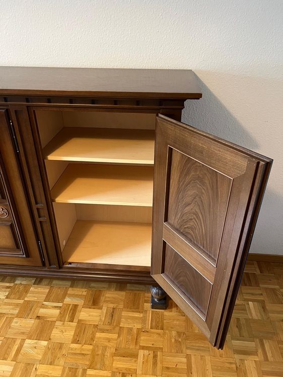Commodes: Wunderschönes Buffet/Anrichte aus Massivholz, Top Zustand! – D'occasion à Bazenheid par Fabian911 4