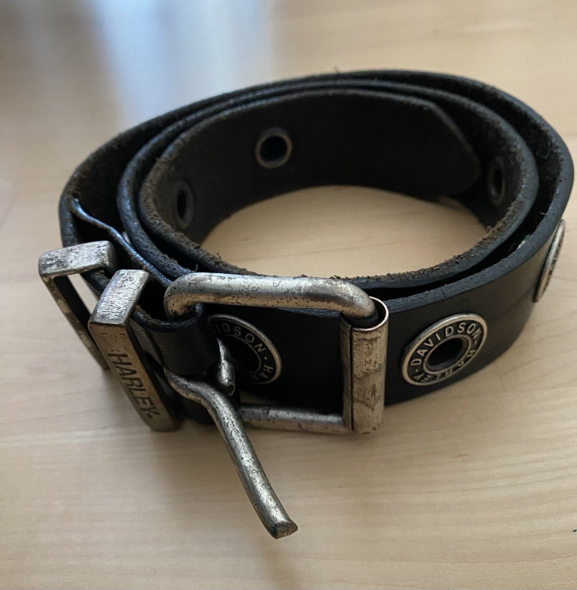 Harley-Davidson Gürtel: Harley Davidson Ledergurt 106 lang cm 3,5 cm breit – Gebraucht aus LUZERN von Supigers