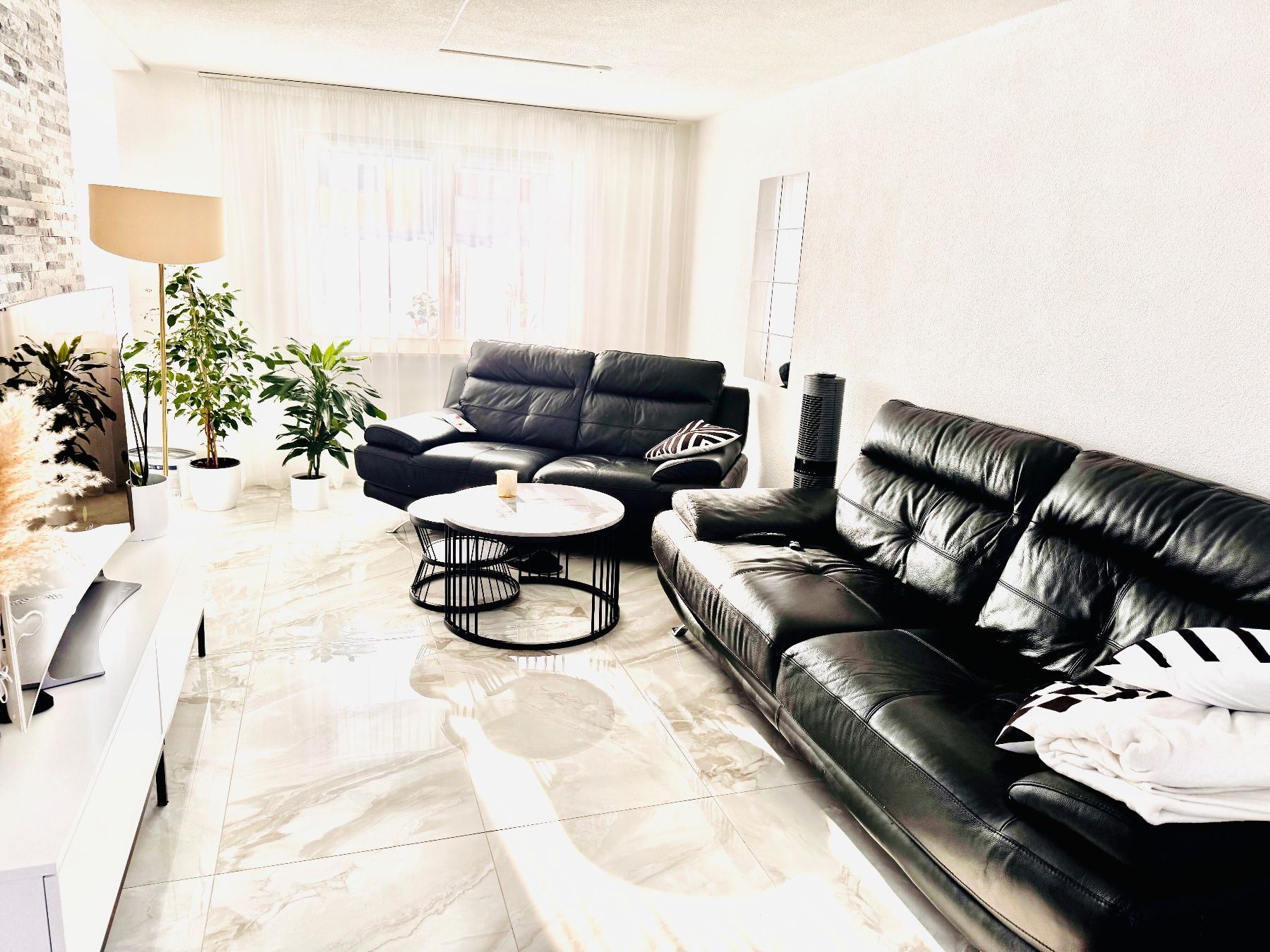 Conforama Sofas: Sofas Echtleder – D'occasion à Goldach par com_dvf9