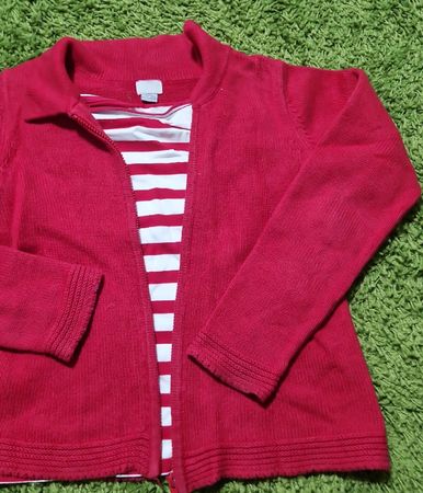 Rote Strickjacke mit Reissverschluss - Perfekt für Herbst!