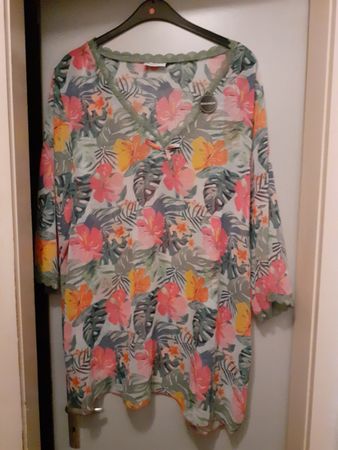 Tunika langarm Blumenmuster Grösse XL neuwertig