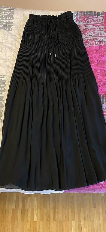 Lotti di vestiti: Diverse Hosen  – Usato da Basel venduto da Sydney02 2