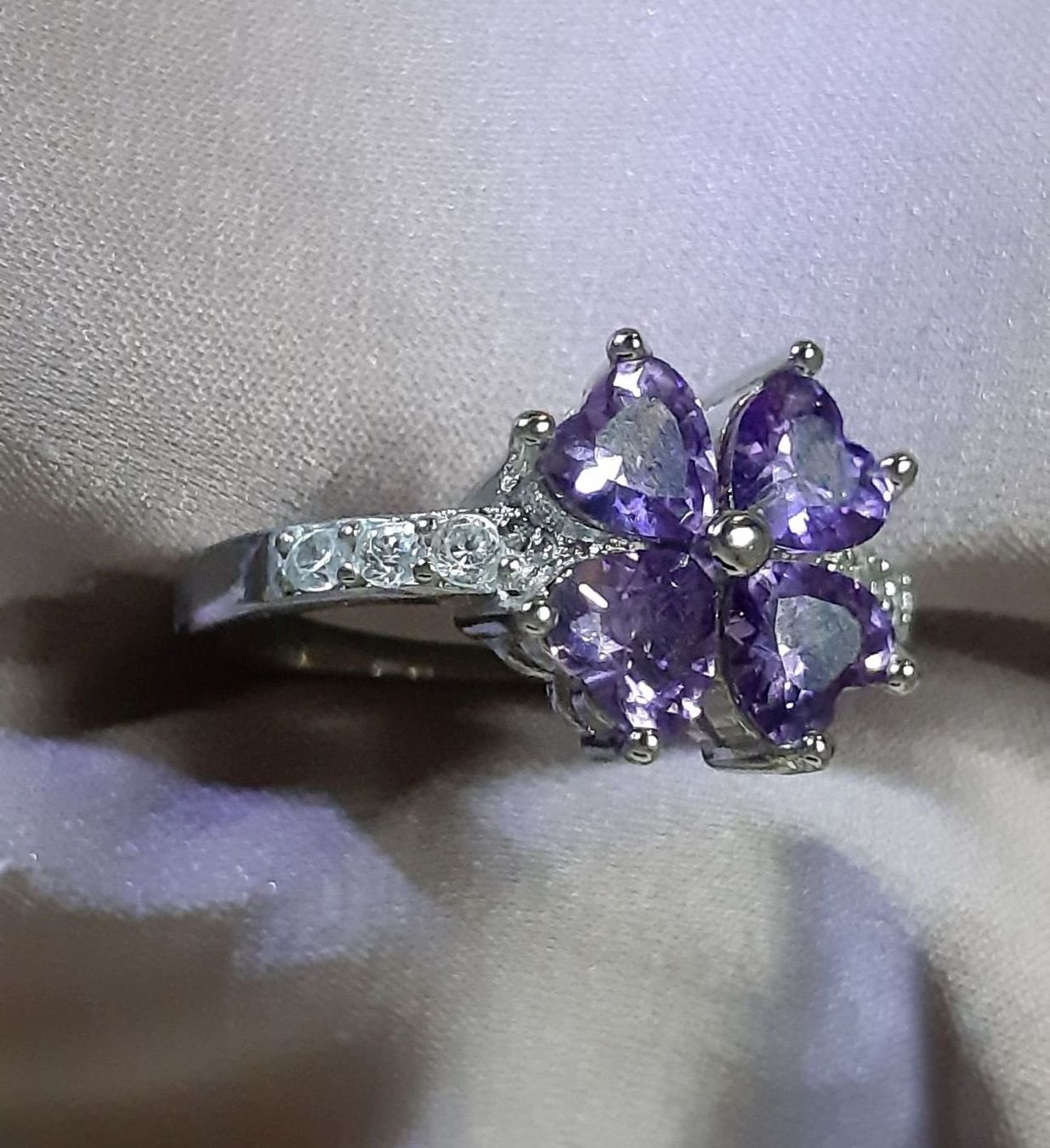 Anelli: Ring mit Amethyst, Glücksklee 925 versilbert, Gr. 8 – Nuovo (secondo la descrizione) da Grenchen venduto da maretop 1