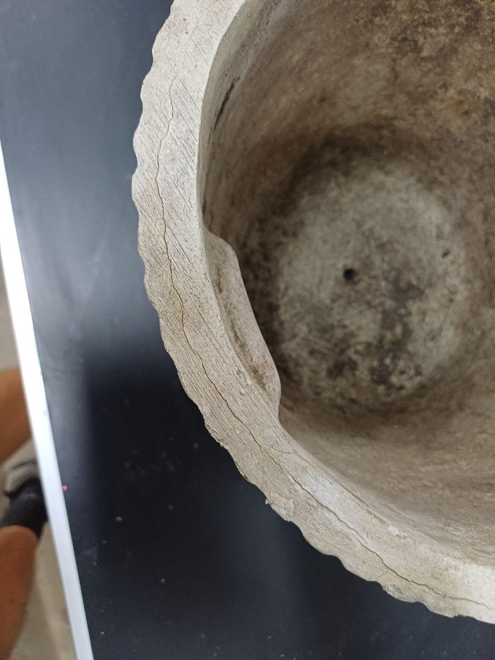 Eternit Blumentöpfe: 2 Eternit Blumentöpfe – Defekt aus Wangenried von Recycler94 1
