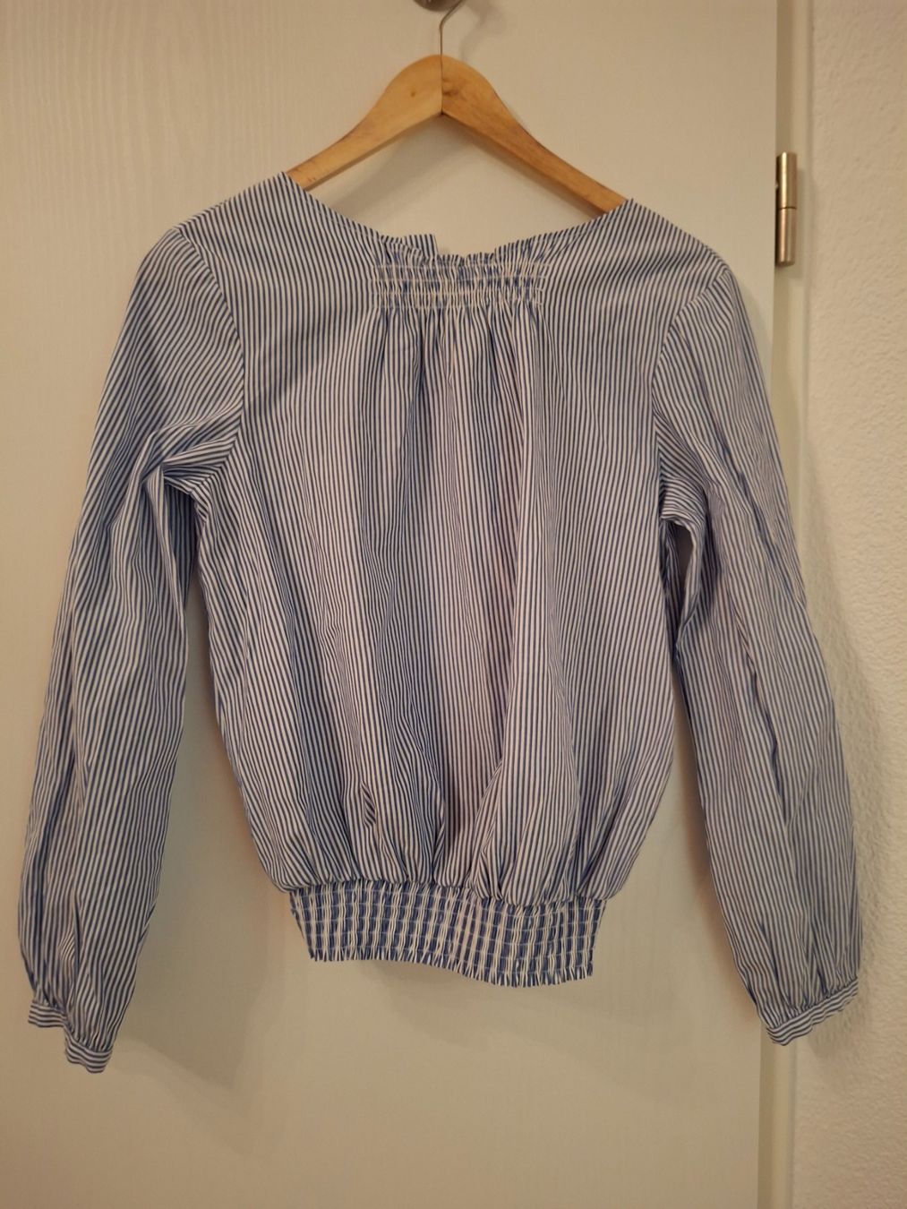 Zara Chemisiers: Bluse ZARA BASIC gestreift Grösse S guter Zustand – D'occasion à Niederweningen par gra_7npt