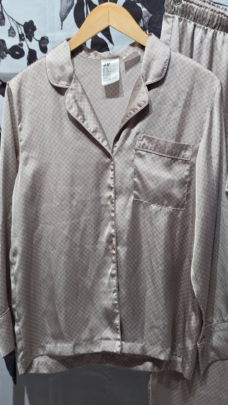 H&M Negligees & Pigiami: H&M Satin Pyjama Set - XS - Beige / Pattern – Usato da Thalwil venduto da VitaMini 1