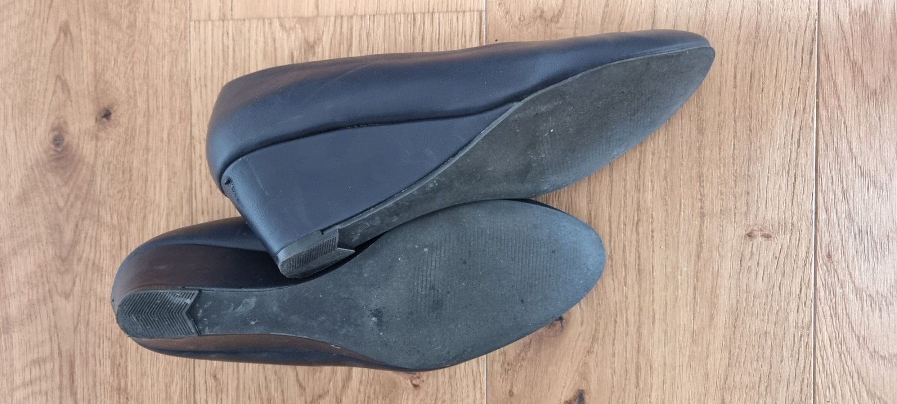 Scarpe da donna: 2er-Set_ Damenschuhe Grösse 38-39 – Usato da Lachen SZ venduto da allesweg78 5