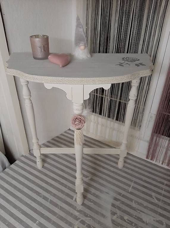 Tavoli: Kleines Tischchen im Shabby Chic Style – Usato da Münchenstein venduto da Alicia_Michelle
