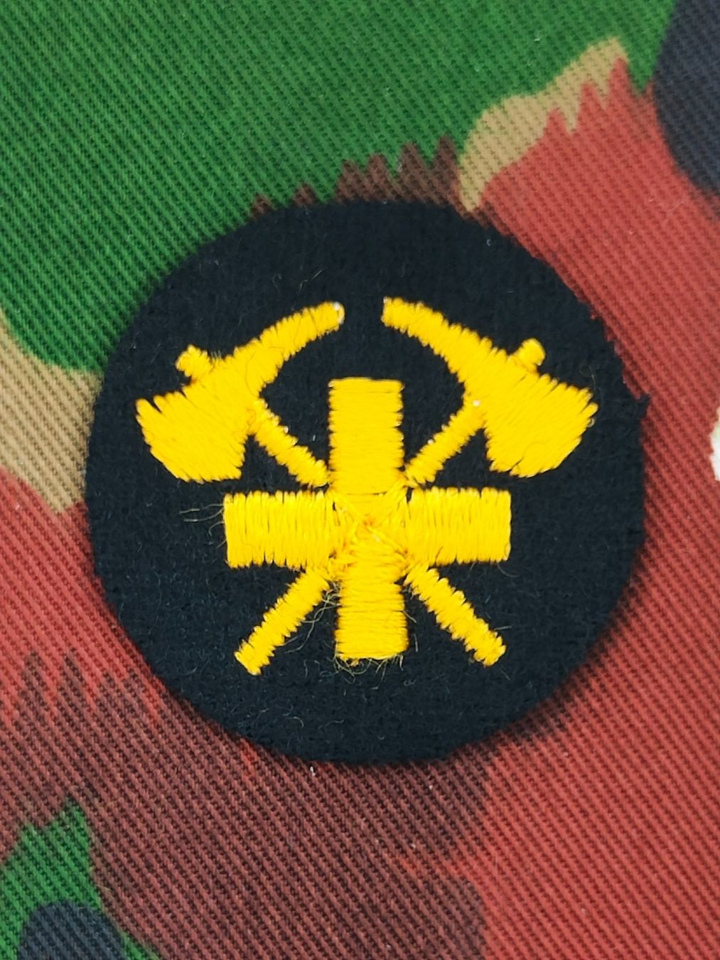 Placchette & Badge: Mützenabzeichen Feuerwehr – Usato da Bauma venduto da SwissMilitaria