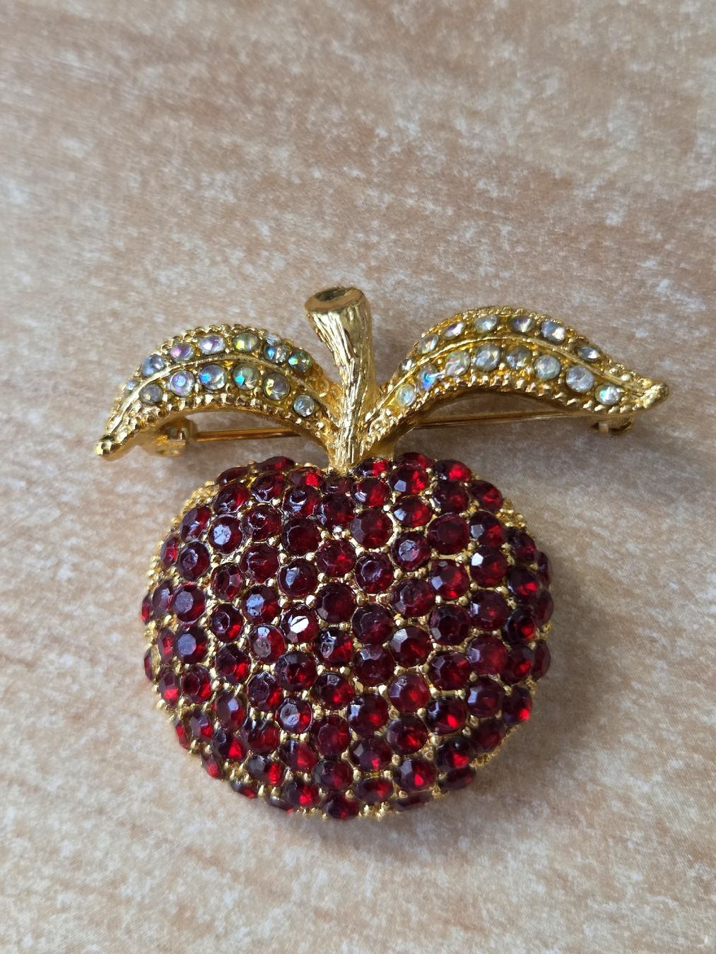 Broschen & Nadeln: Modeschmuck Brosche Apfel mit Glitzersteinchen  – Neu (gemäss Beschreibung) aus Winterthur von katzen07
