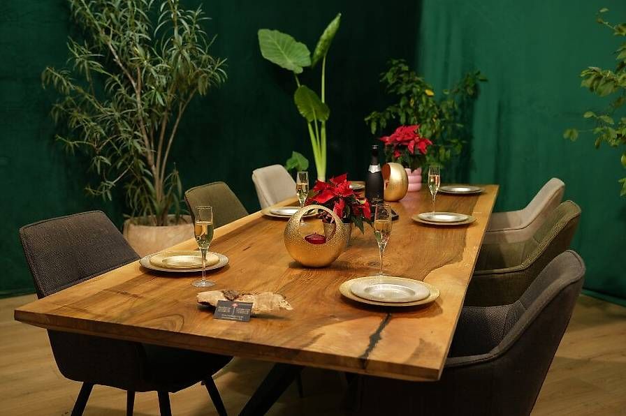 Tavoli: Schweizer Nussbaumtisch - mit Schweizer Kante – Usato da Walchwil venduto da Swissdesign_Haag 4