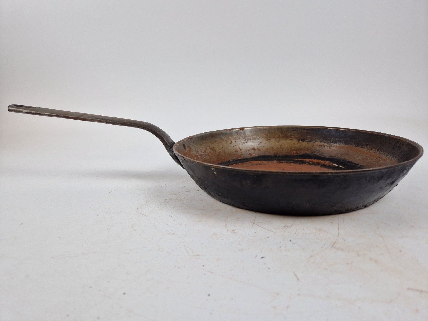 Pfannen: Schwere Eisenpfanne – Gebraucht aus Muhen von Restwert_Muhen 3